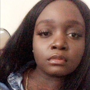 Meet your Posher, Janelle